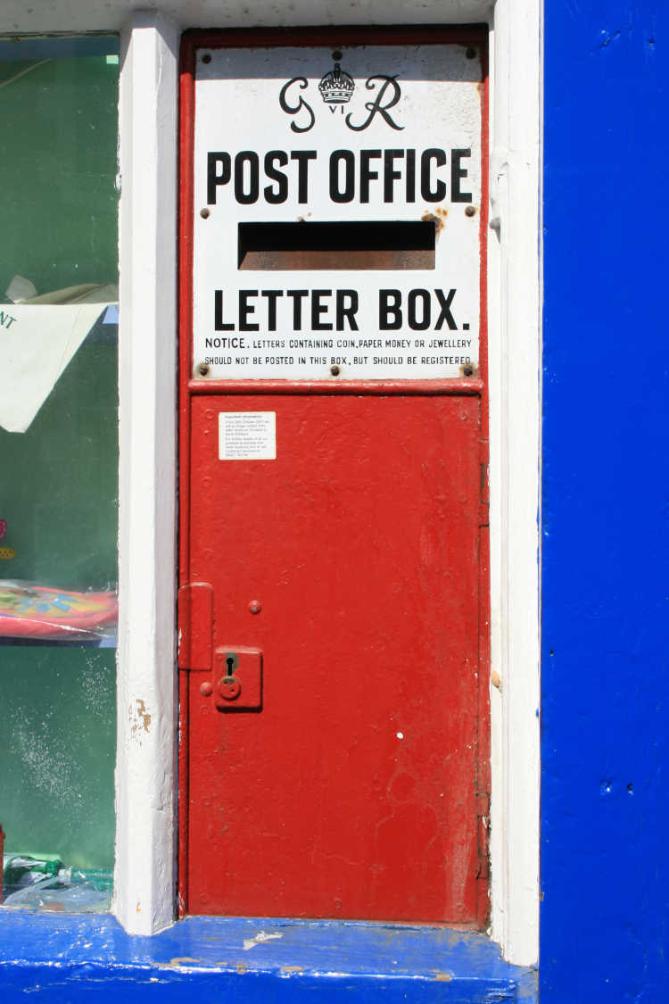 Rare King George post-box, at Llanrhaeadr Ym Mochnant (Wales)