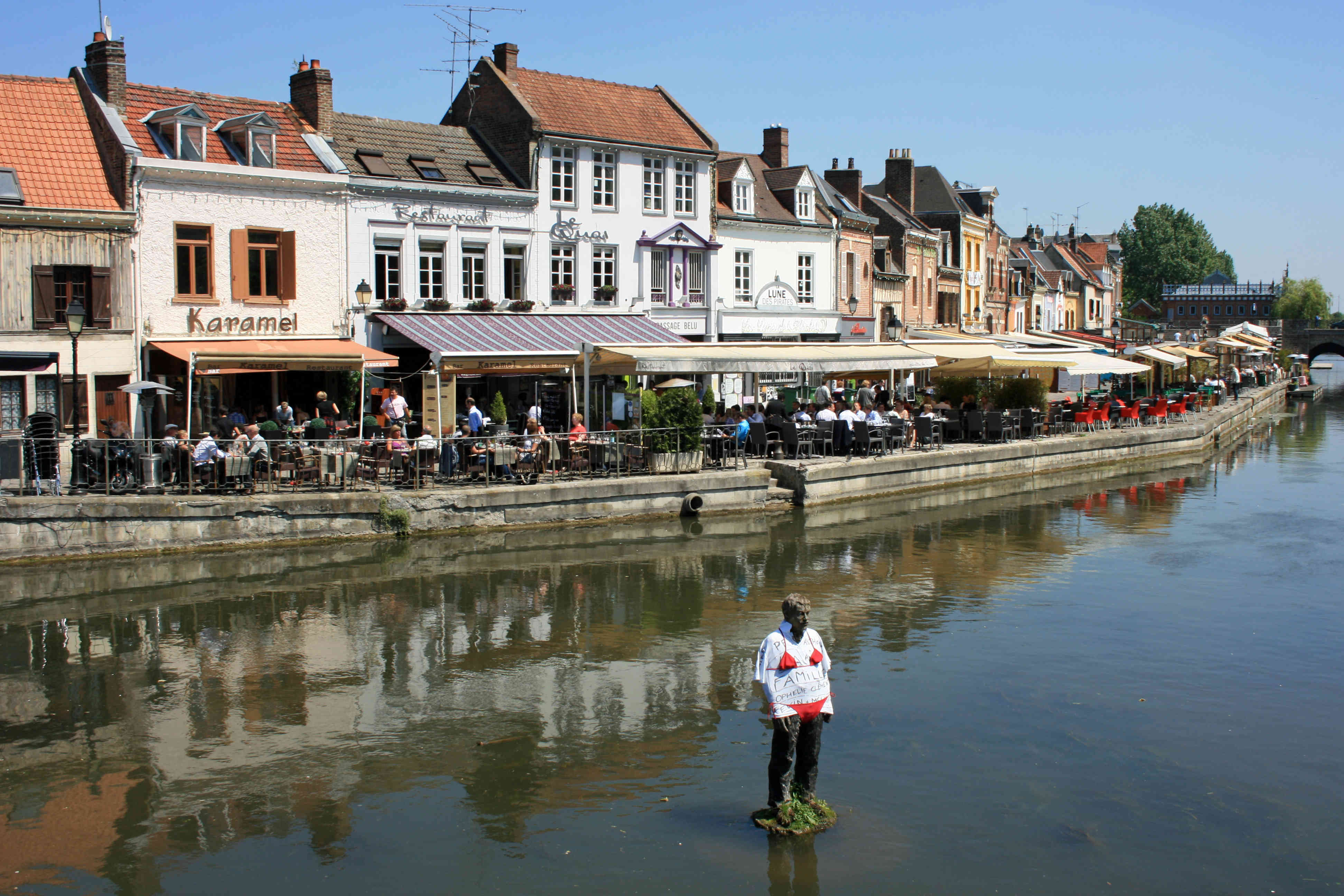 Amiens down by the river