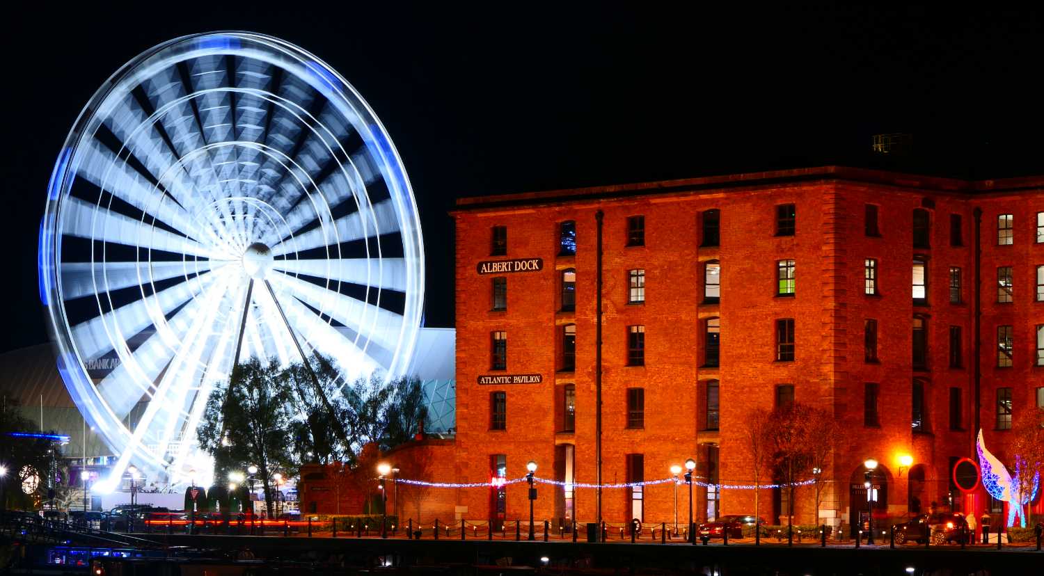 Wheel of Liverpool and warehouse accross Salthouse dock