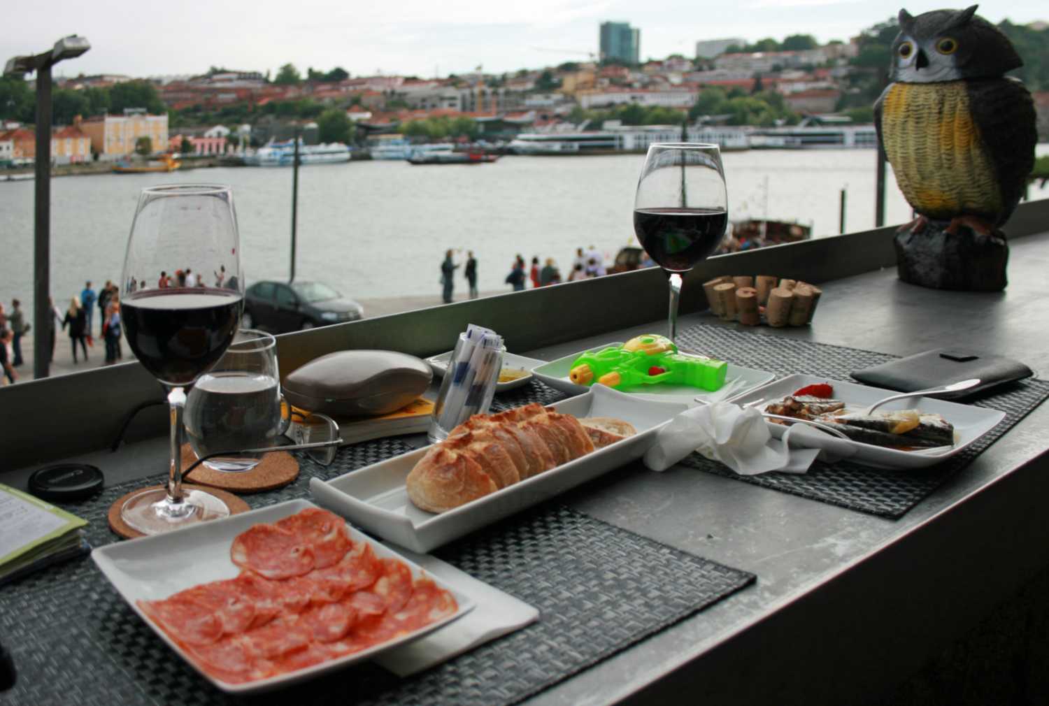 Wine quay bar phone six