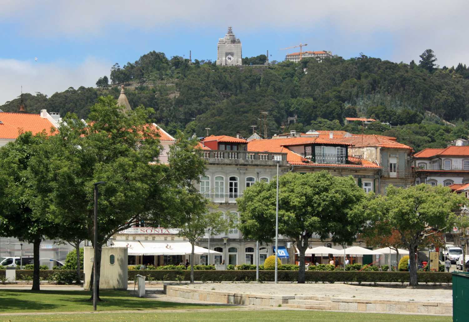 Santa Luzia hill from the centre