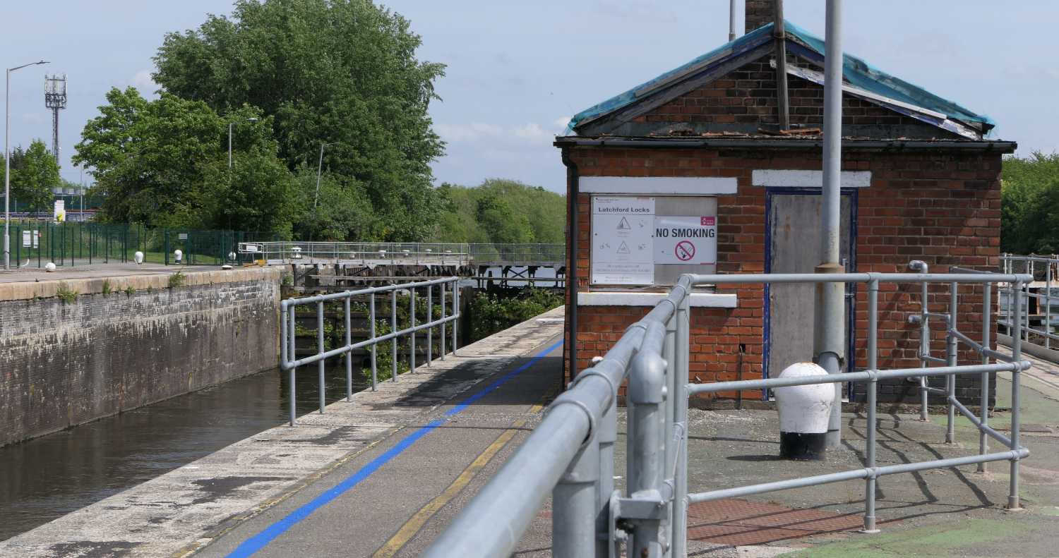 Hut and main lock