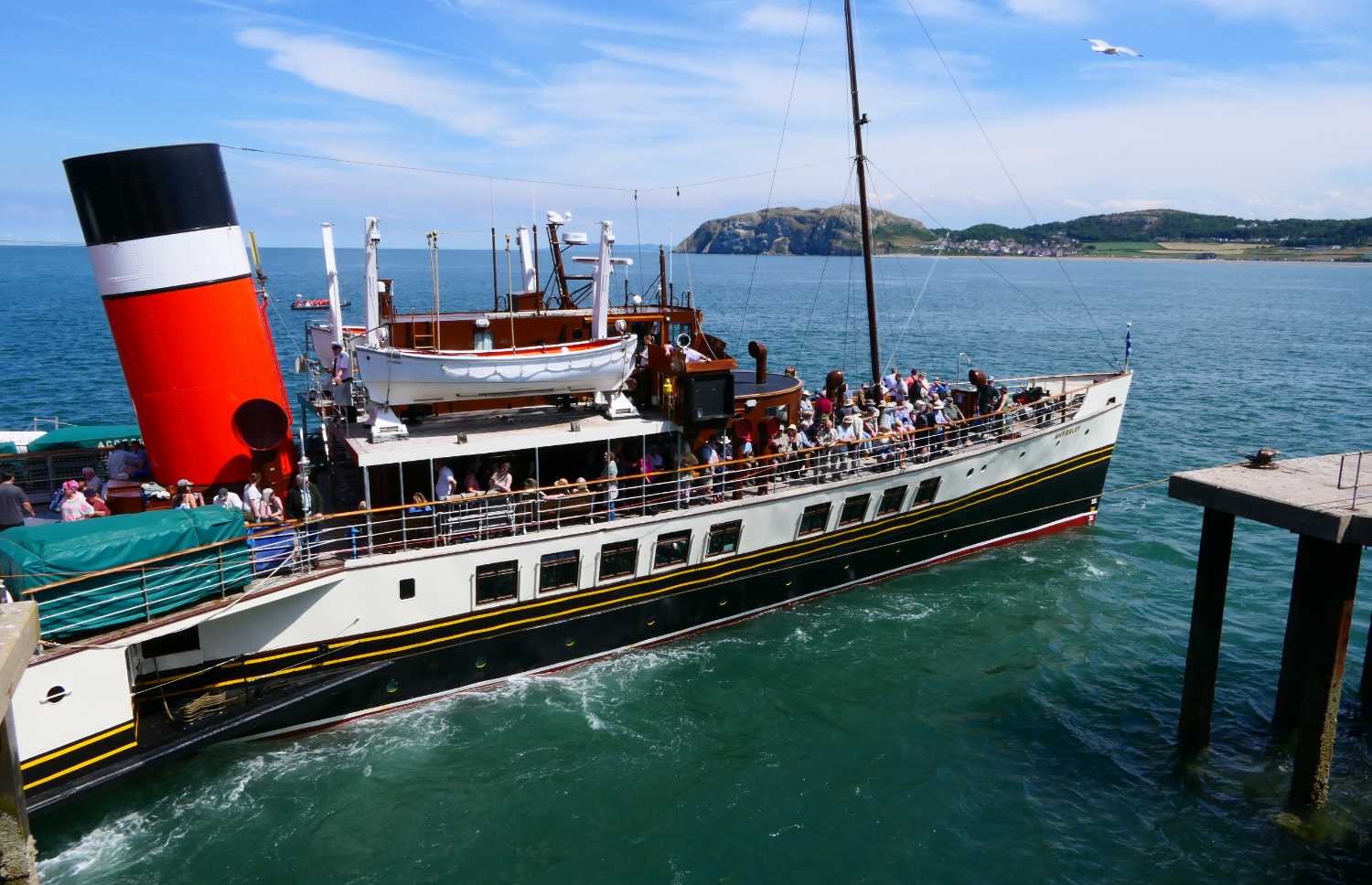 Bow of the Waverley berthed at the pier