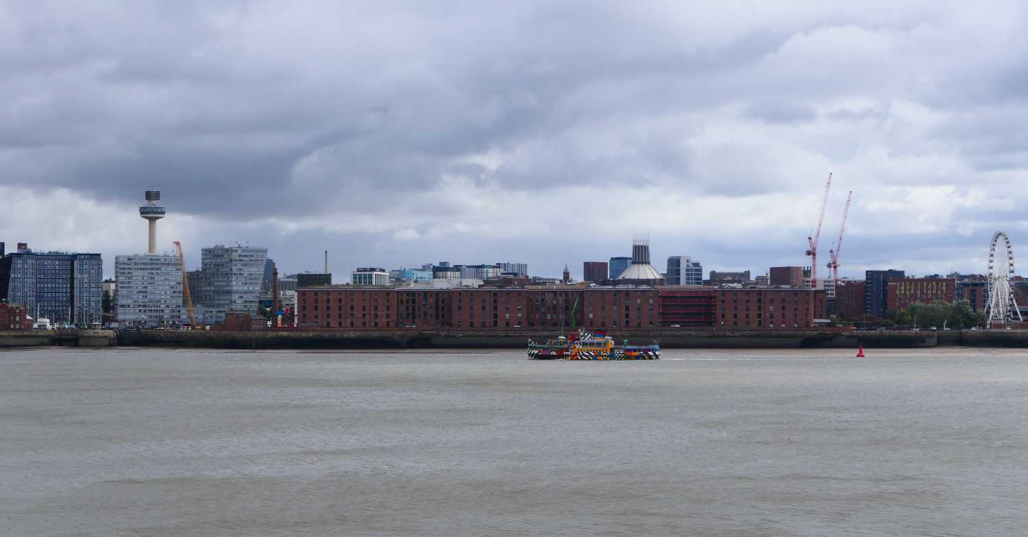 Snowdrop passing the Albert Dock, 1