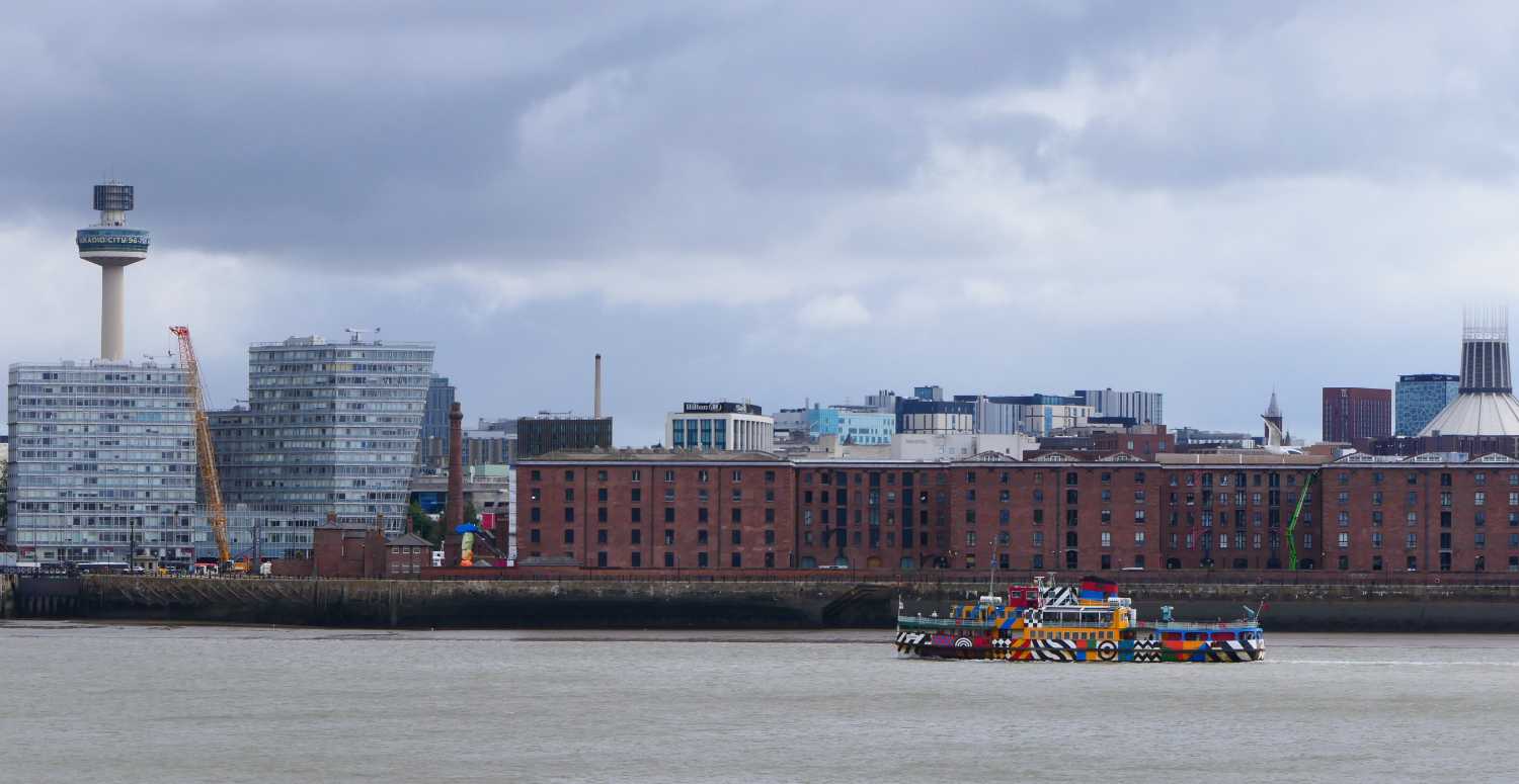 Snowdrop passing the Albert Dock, 2