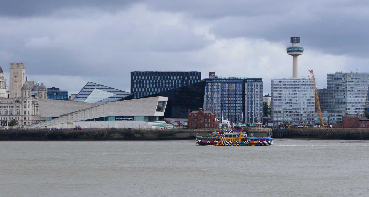 Snowdrop approaching the Museum of Liverpool